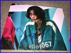 HOYEON JUNG SIGNED AUTOGRAPH 8x10 PHOTO SQUID GAMES ACTION SHOT BECKETT BAS D