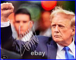 President DONALD TRUMP Signed 8x10 Photo Original Authentic Autograph with COA